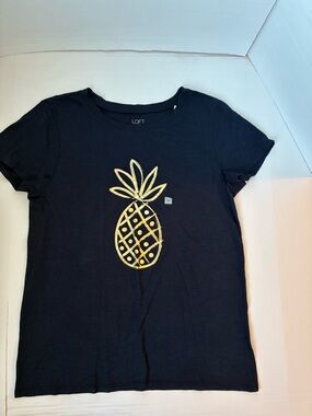 Women’s NWT LOFT OUTLET Tee Medium